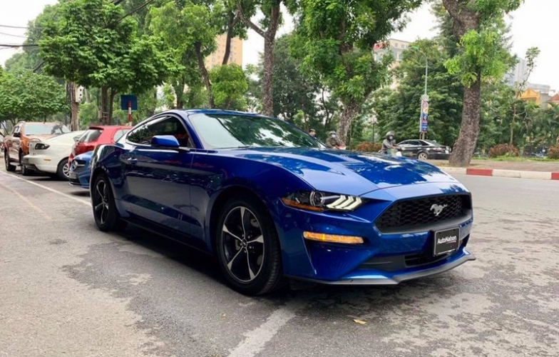 Giá trên 2 tỷ đồng, Ford Mustang màu độc về Việt Nam
