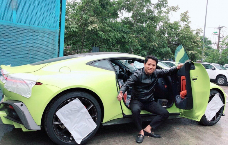Aston Martin V8 Vantage đầu tiên Việt Nam thuộc về đại gia sở hữu Lamborghini Aventador S