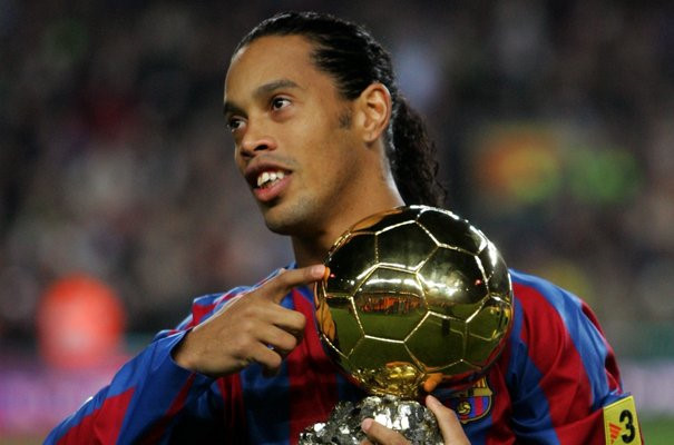 Top 10 tuyệt tác của Ronaldinho - Huyền thoại (P31)