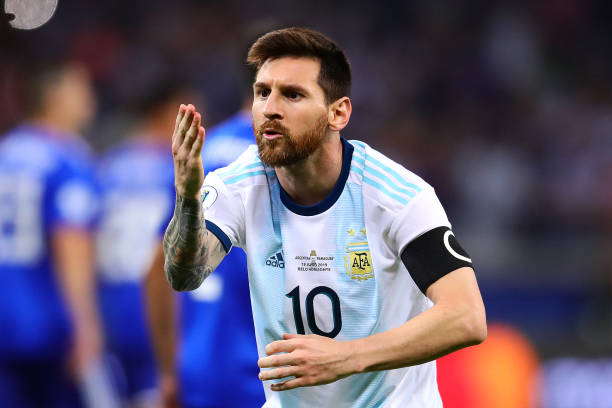 Messi tỏa sáng, Argentina thoát thua trước Paraguay