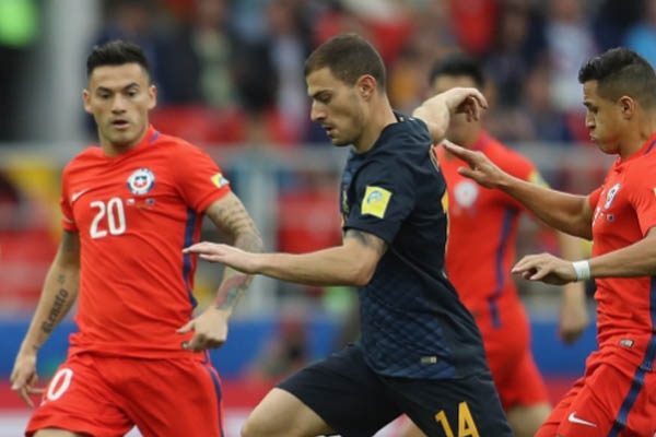 Hụt chết trước Úc, Chile vào bán kết Confed Cup 2017