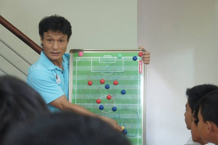 Nói tiếng Việt, trợ lý HLV Park chỉ điểm yếu cầu thủ Việt