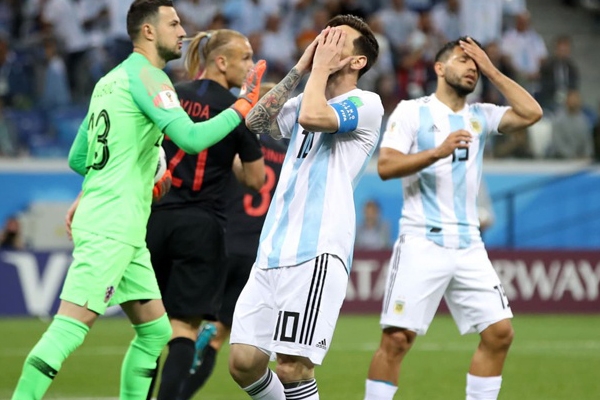 Messi và những hình ảnh nhói lòng sau trận Argentina 0-3 Croatia