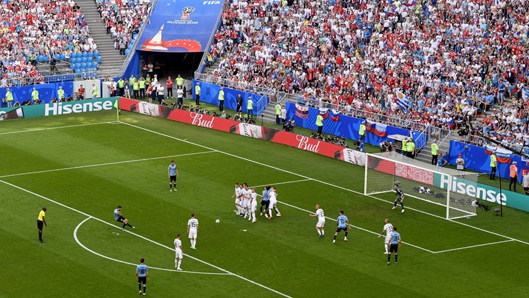 Suarez sút phạt đẳng cấp mở tỉ số cho ĐT Uruguay