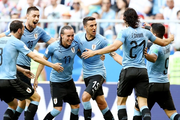 Song sát tỏa sáng, Uruguay thắng cách biệt Nga