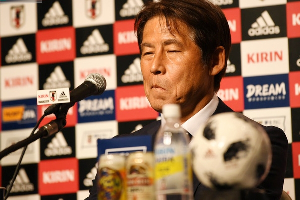 HLV Akira Nishino chia tay ĐT Nhật Bản sau World Cup