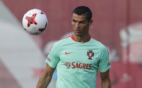 Ronaldo bất ngờ ra 'yêu sách' để ở lại Real