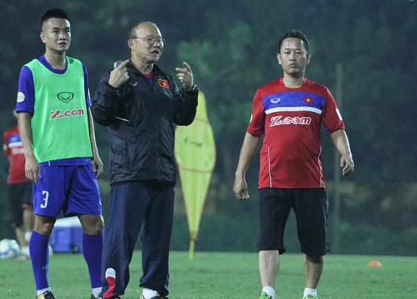 'Triết lý HLV Park Hang Seo chỉ hợp với những đội yếu như Singapore'