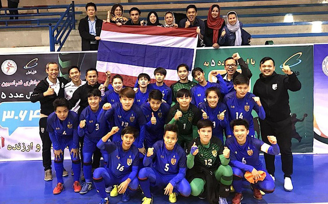 Bóng đá Thái Lan tạo địa chấn khiến cả châu Á nể phục
