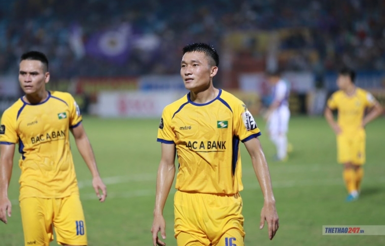 Đá với 10 người, SLNA vẫn đánh bại Thanh Hóa FC
