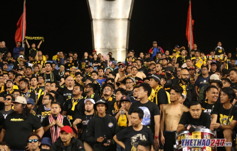CĐV Malaysia thất thần khi đội nhà để thua ĐT Việt Nam