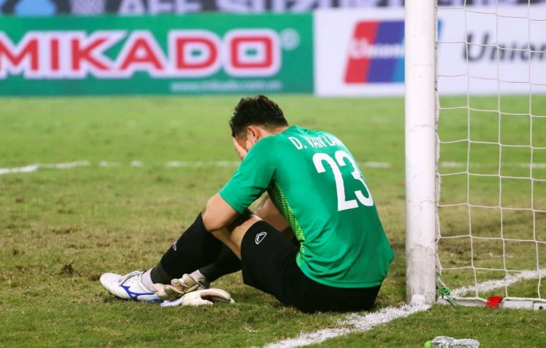 VIDEO: Thủ môn số 1 của HLV Park mắc sai lầm tại Thai League