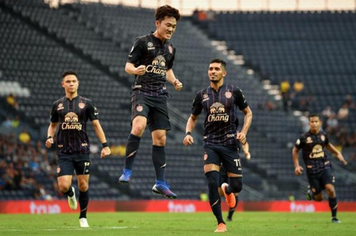 Xuan Truong recieves special award from Thai League