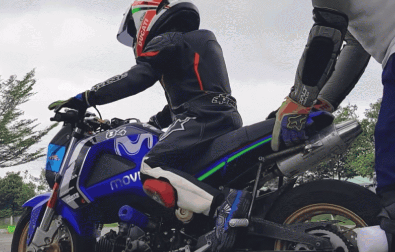 VIDEO: Cậu bé 6 tuổi đi xe moto 190cc Côn tay 5 số thuần thục hạ gục cả người lớn