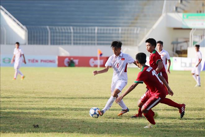 U15 Việt Nam đè bẹp U15 Myanmar, đặt 1 chân vào bán kết