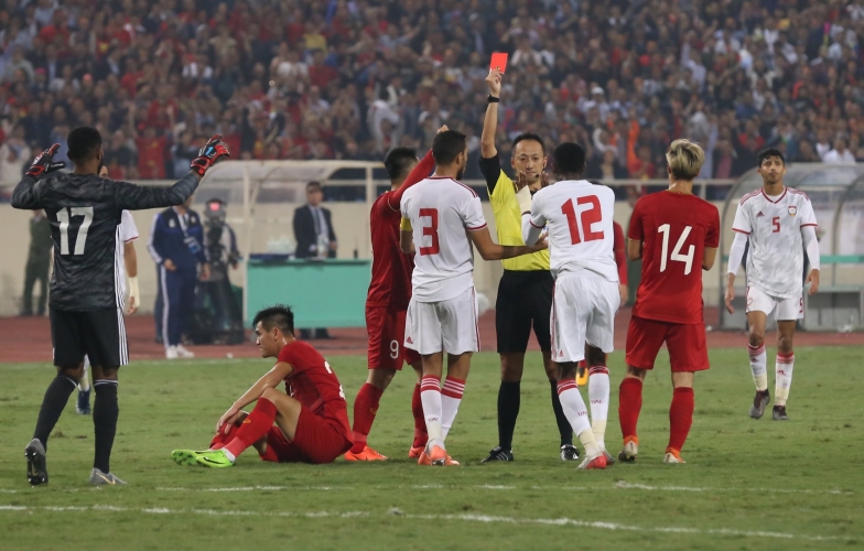 Cựu trọng tài FIFA: 'Thẻ đỏ cho cầu thủ UAE là chính xác'