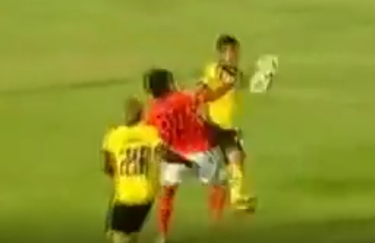 VIDEO: Cầu thủ Thái Lan ghi bàn thắng chỉ có trong truyện tranh