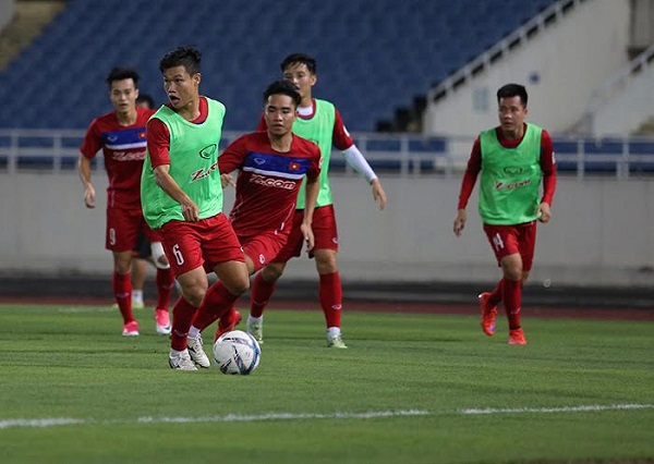 VIDEO: Buổi tập đầu tiên của U23 Việt Nam trên sân Mỹ Đình