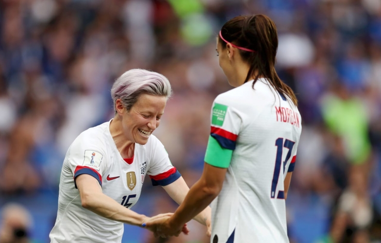 World Cup nữ 2019: HLV Anh lên án 'trò mèo' của Mỹ