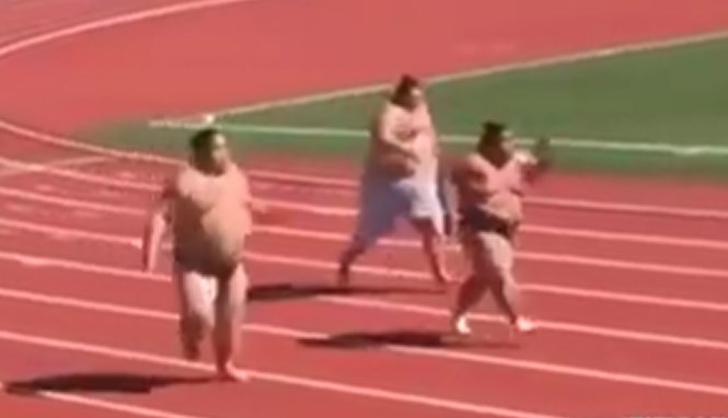 VIDEO: Hài hước khi các võ sĩ Sumo ... chạy thi