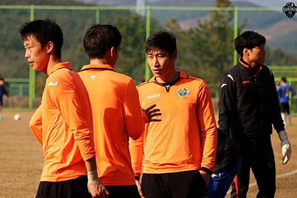 Xuân Trường vắng mặt, Gangwon thắng trận đầu ở K-League