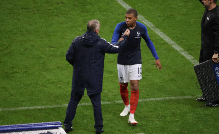 HLV Pháp: 'Ronaldo có tốc độ nhưng chưa là gì so với Mbappe'