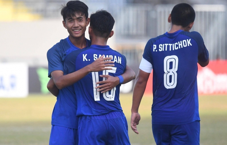 Thái Lan thắng 3 sao trong ngày rực sáng của tài năng trẻ 15 tuổi