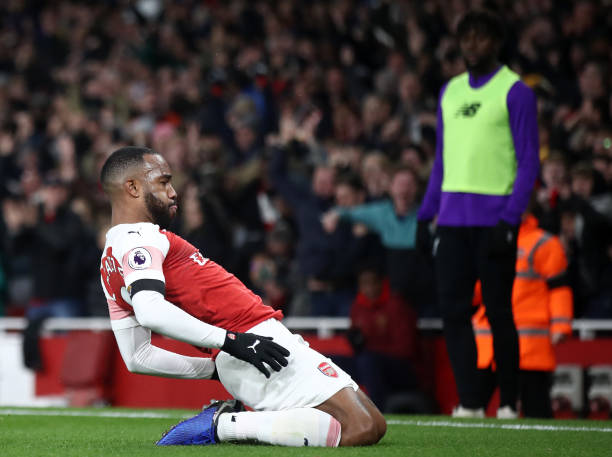 Lacazette thăng hoa, Arsenal giữ lại 1 điểm trước Liverpool