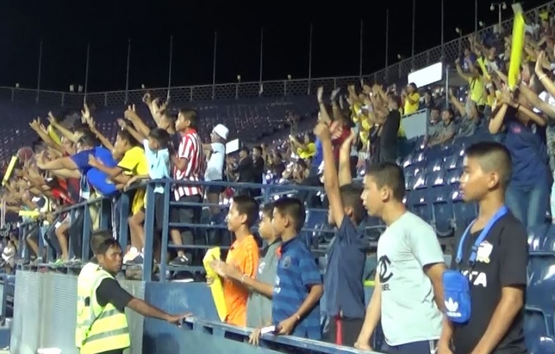 VIDEO: CĐV Thái Lan ăn mừng như thể đội nhà vô địch khi Curacao thắng Việt Nam