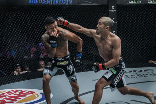 VIDEO: Võ sỹ gốc Việt đánh bại cao thủ Nhật ở đấu trường MMA