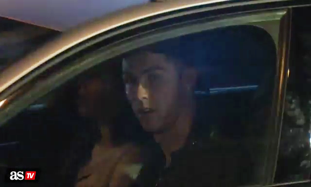 VIDEO: Ronaldo vượt đèn đỏ ngay trước mặt cảnh sát