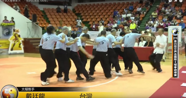 Màn biểu diễn 'lừa đảo' của võ sư Thái Cực Quyền Trung Quốc