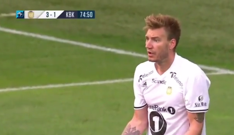 VIDEO: Nicklas Bendtner chỉ trích đồng đội ngay sau khi ghi bàn