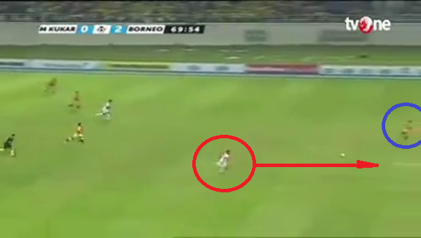 VIDEO: Màn bứt tốc ghi bàn như Gareth Bale ở giải Indonesia