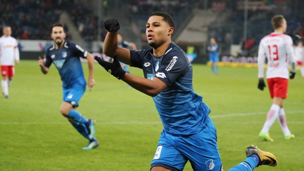 VIDEO: Cựu sao trẻ Arsenal tỏa sáng với bàn thắng từ 50m ở Bundesliga