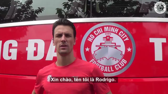 VIDEO: Cựu tiền vệ MU phát biểu ra mắt CLB TPHCM
