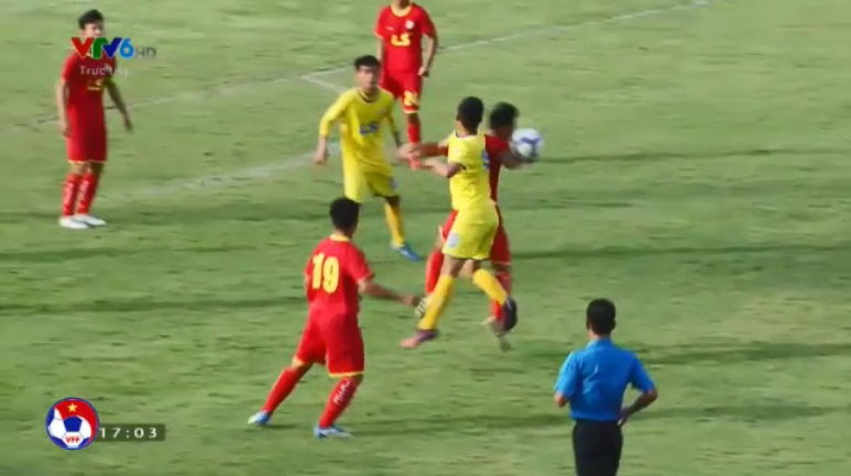 VIDEO: Thua trận, cầu thủ SLNA đánh nguội đối thủ ở chung kết U17 QG