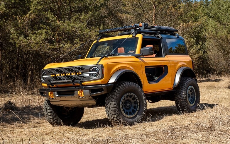 Biểu tượng Ford Bronco 2021 trở lại, cạnh tranh Jeep Wrangler