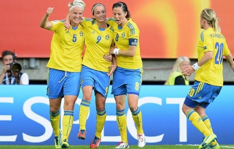 Ghi bàn thắng muộn, Thụy Điển tạm chiếm ngôi đầu bảng F