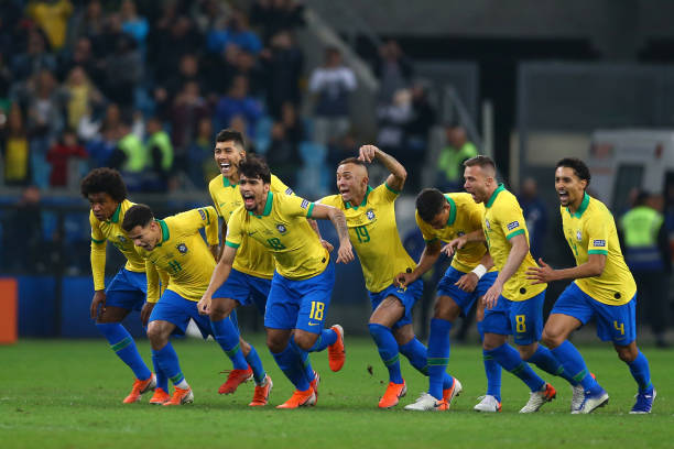 Hạ gục Paraguay ở loạt pen cân não, Brazil tiến vào bán kết