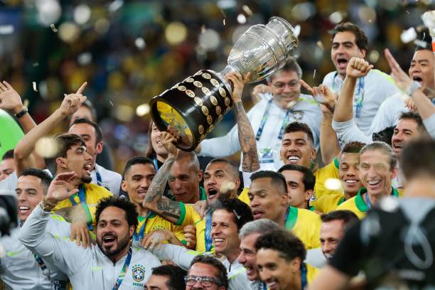 Chùm ảnh tân vương Brazil rạng rỡ ăn mừng chức vô địch Copa lần thứ 9