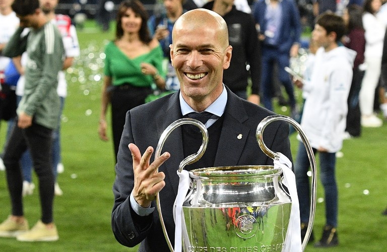 Zidane bỏ tiền vệ ngôi sao, chọn thủ môn ĐNÁ đá C1