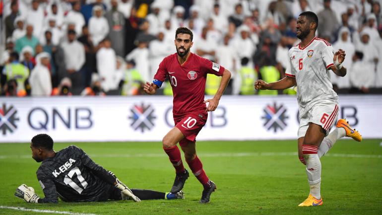 VIDEO: Vừa giao bóng, thủ môn Qatar đã làm 'trò cười' báo hại đội nhà 