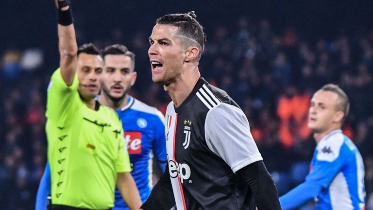 Ronaldo nổ súng, Juventus vẫn gục ngã trước Napoli