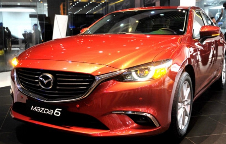 Mazda6 giảm giá 2 lần/tháng, Camry xuống giá hơn 100 triệu