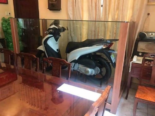 Honda SH biển 'ngũ quý' 9 cất trong tủ kính tại Việt Nam