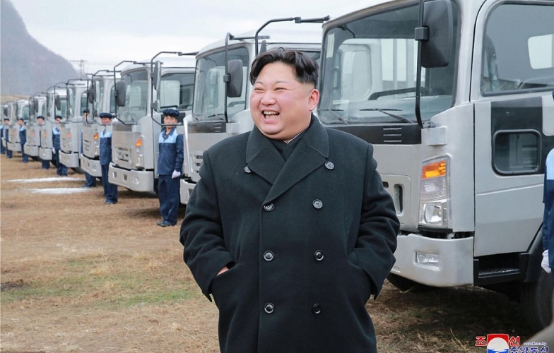 Khám phá bên trong nhà máy ô tô hoành tráng của Triều Tiên 
