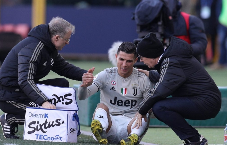 Ronaldo dính chấn thương khiến Juventus lo sốt vó