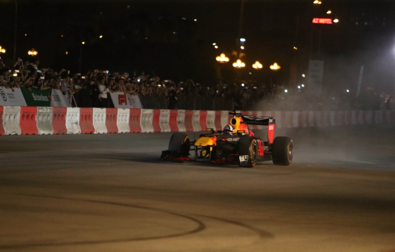 VIDEO: Chiếc xe F1 lần đầu tiên ra mắt khán giả Việt Nam