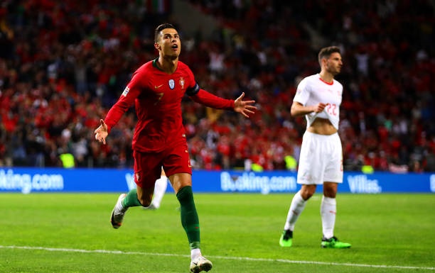 Ronaldo lập hat-trick giúp Bồ Đào Nha vào chung kết Nations League